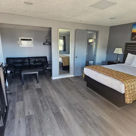 Travelers Inn-3